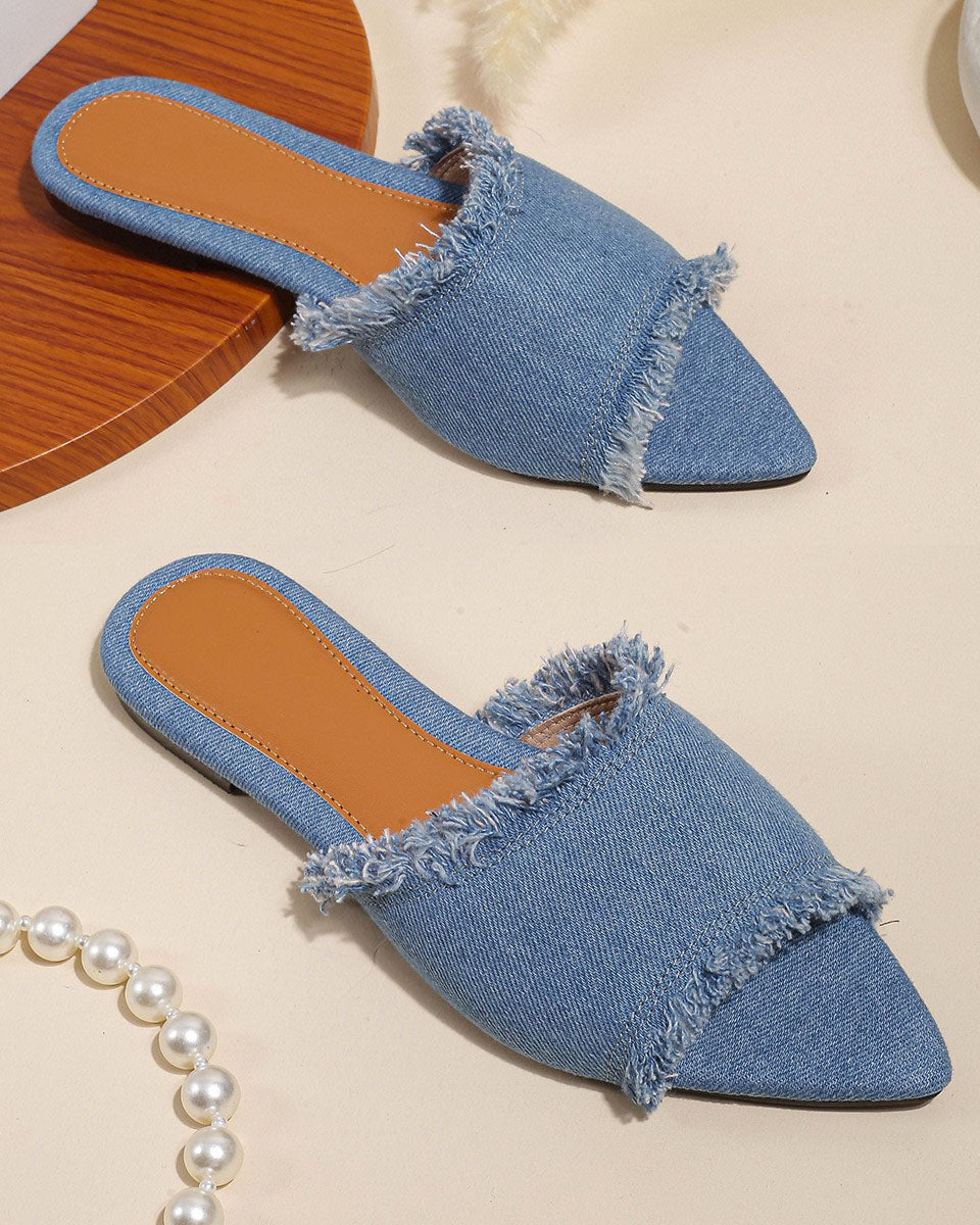 Flache Hausschuhe aus Wildleder-Jeansstoff mit spitzer Spitze