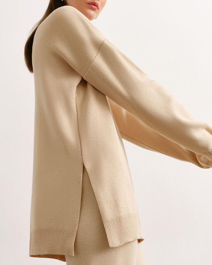 Einfarbiges Strickpullover-Set mit Rollkragen und Schlitz