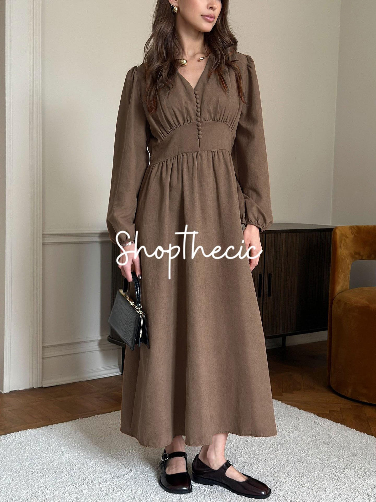 Elegante abito da sera a trapezio con scollo a V