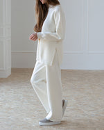 Einfarbiges Strickpullover-Set mit Rollkragen und Schlitz