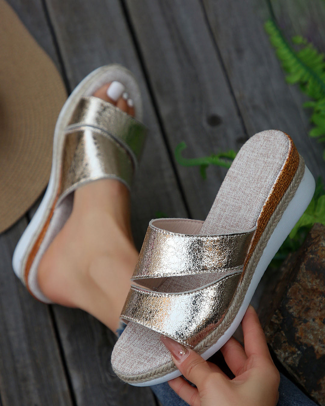 Sandales compensées en corde de chanvre à brides croisées