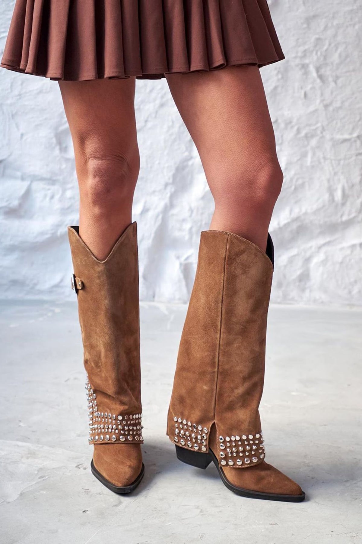 Suede pointed toe metal buckle rivet thick heel wide-leg slouch boots