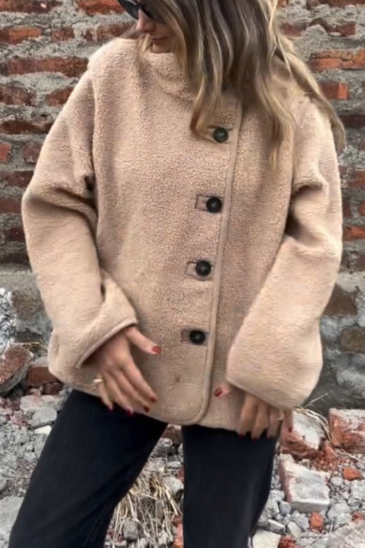 Lockere Fleecejacke mit unregelmäßigem Knopf und hohem Kragen