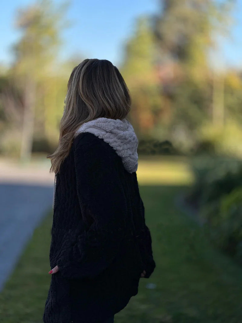 Mittellange Vintage-Strickjacke mit Kapuze und Reißverschluss