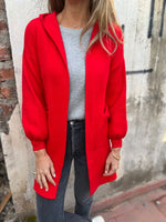 Lässige Wolljacke mit Kapuze und Tasche in mittlerer Länge