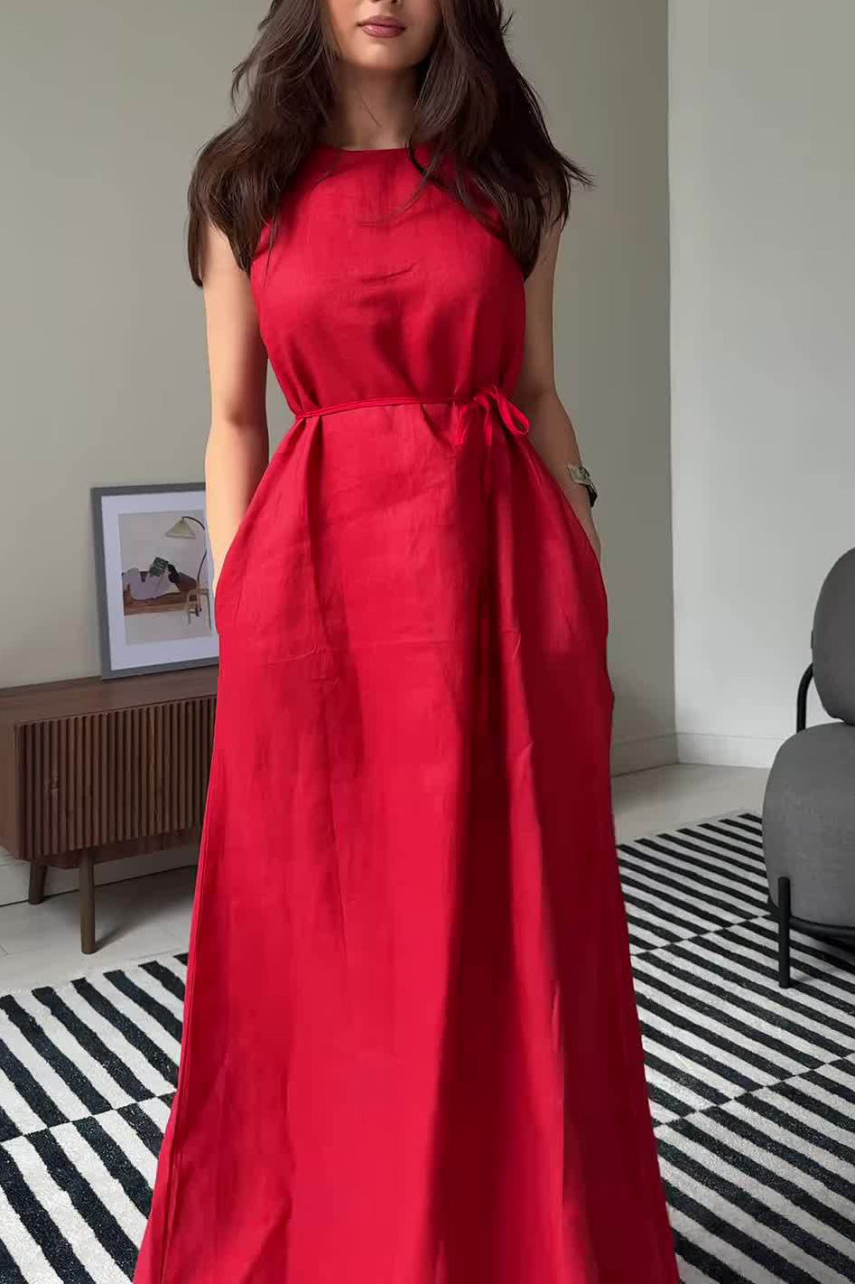 Bequemes, schlichtes, ärmelloses langes Kleid