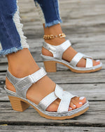 Sandales à talons épais avec coutures et boucle en métal