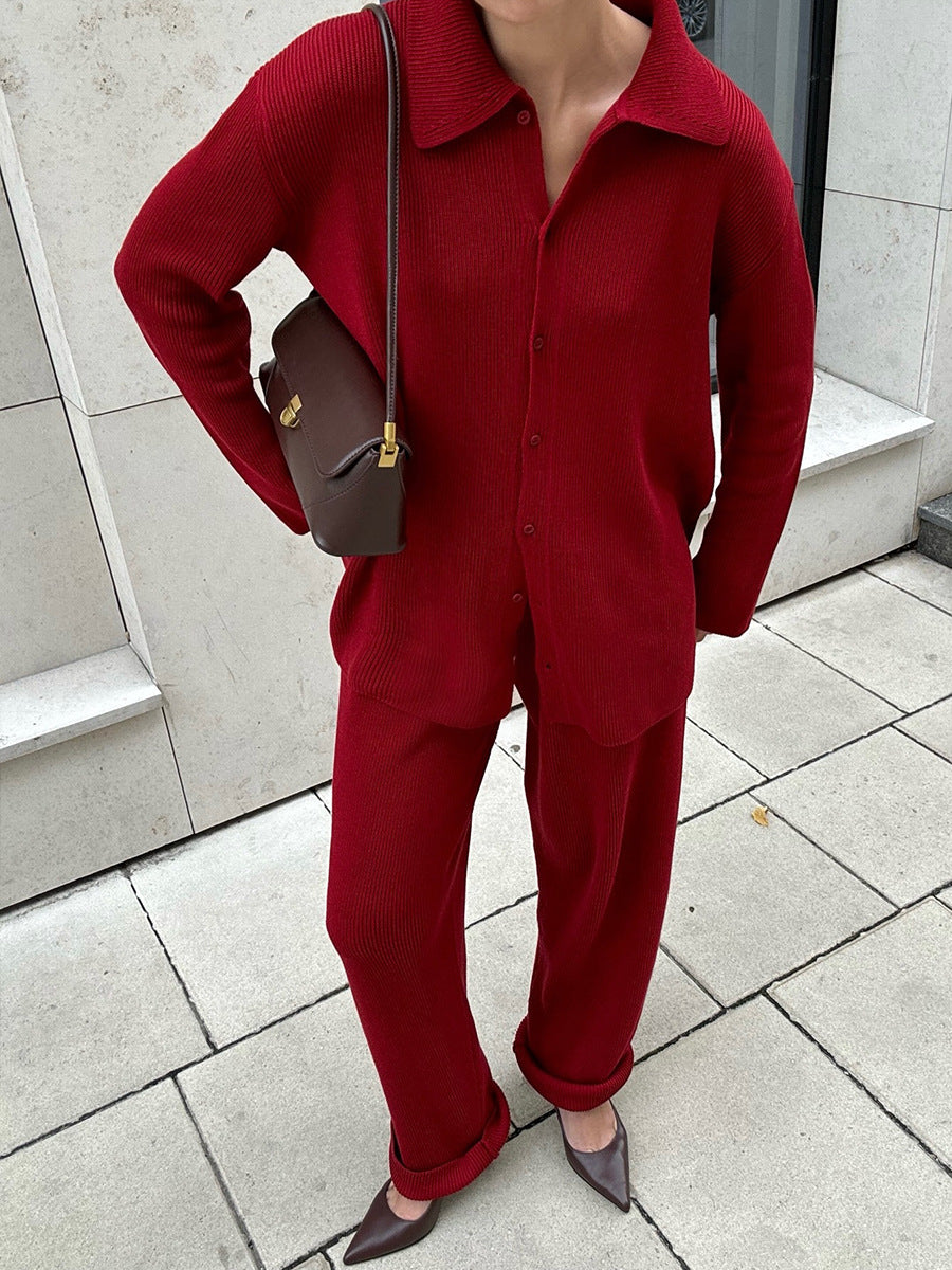 Set aus einreihiger Rippstrickjacke mit Revers und lockerer Hose