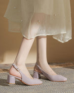 Sandalen mit klobigem Absatz, Riemen an der Rückseite und quadratischer Zehenpartie