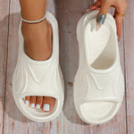 Aus einem Stück geformte, ultraweiche Hausschuhe mit dicker Sohle