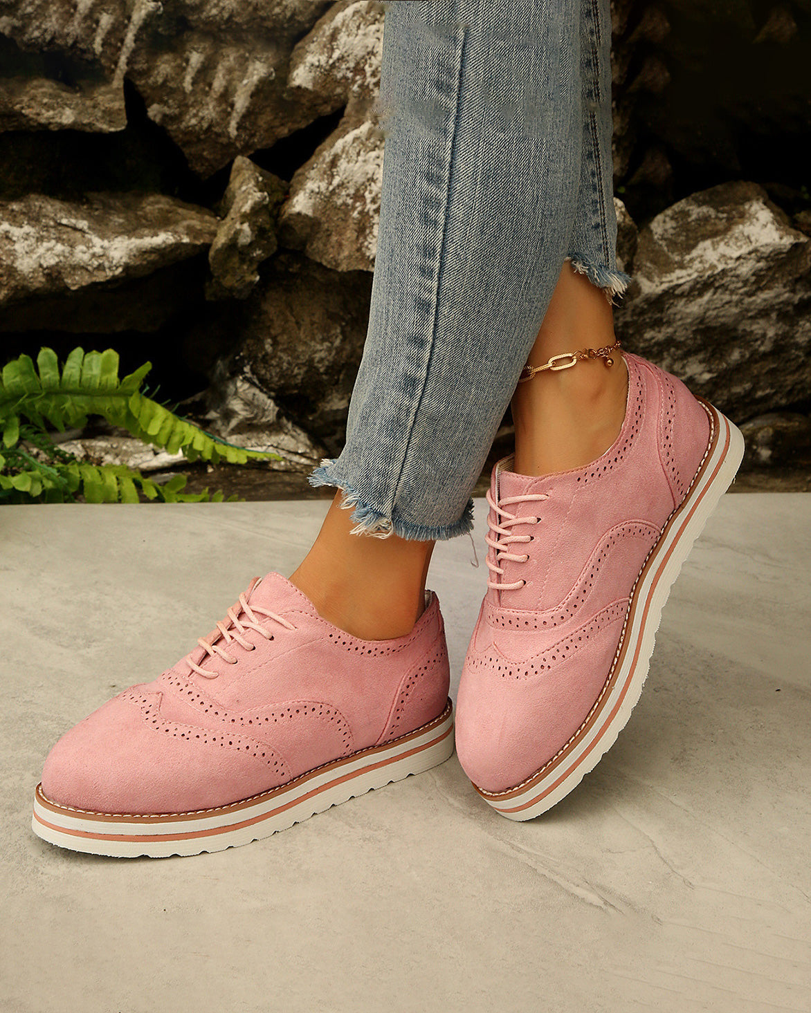 Retro-Slipper aus Wildleder mit runder Zehenpartie und Schaumstoff-Plateau