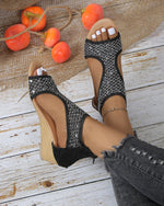 Glänzende, atmungsaktive Plateau-Sandalen aus Mesh mit Keilabsatz