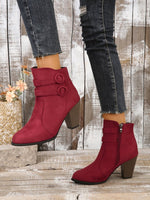 Bottes Martin à talon carré en daim avec boucle de ceinture et fermeture éclair latérale