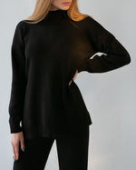 Einfarbiges Strickpullover-Set mit Rollkragen und Schlitz