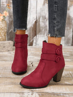 Bottes Martin à talon carré en daim avec boucle de ceinture et fermeture éclair latérale