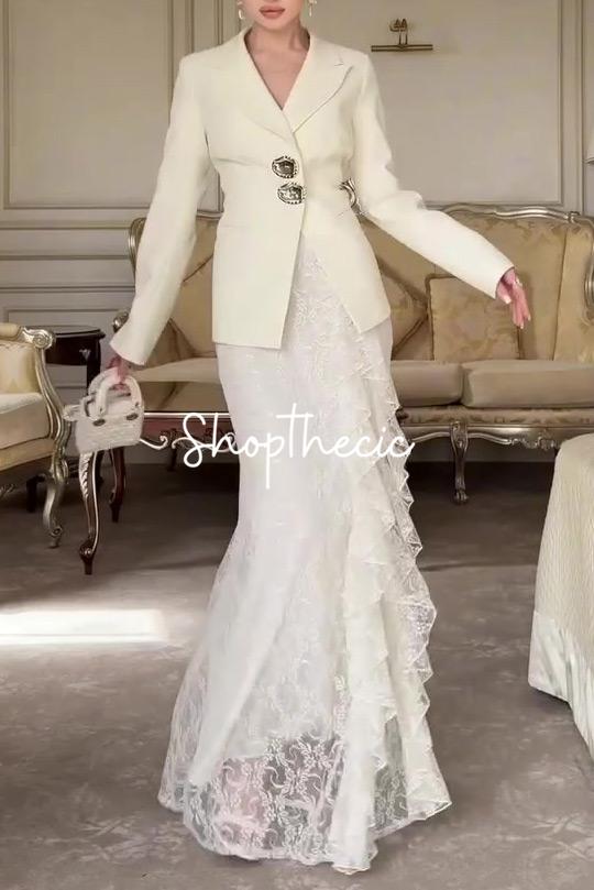 Completo due pezzi con giacca e gonna in pizzo, eco dell'Art Déco