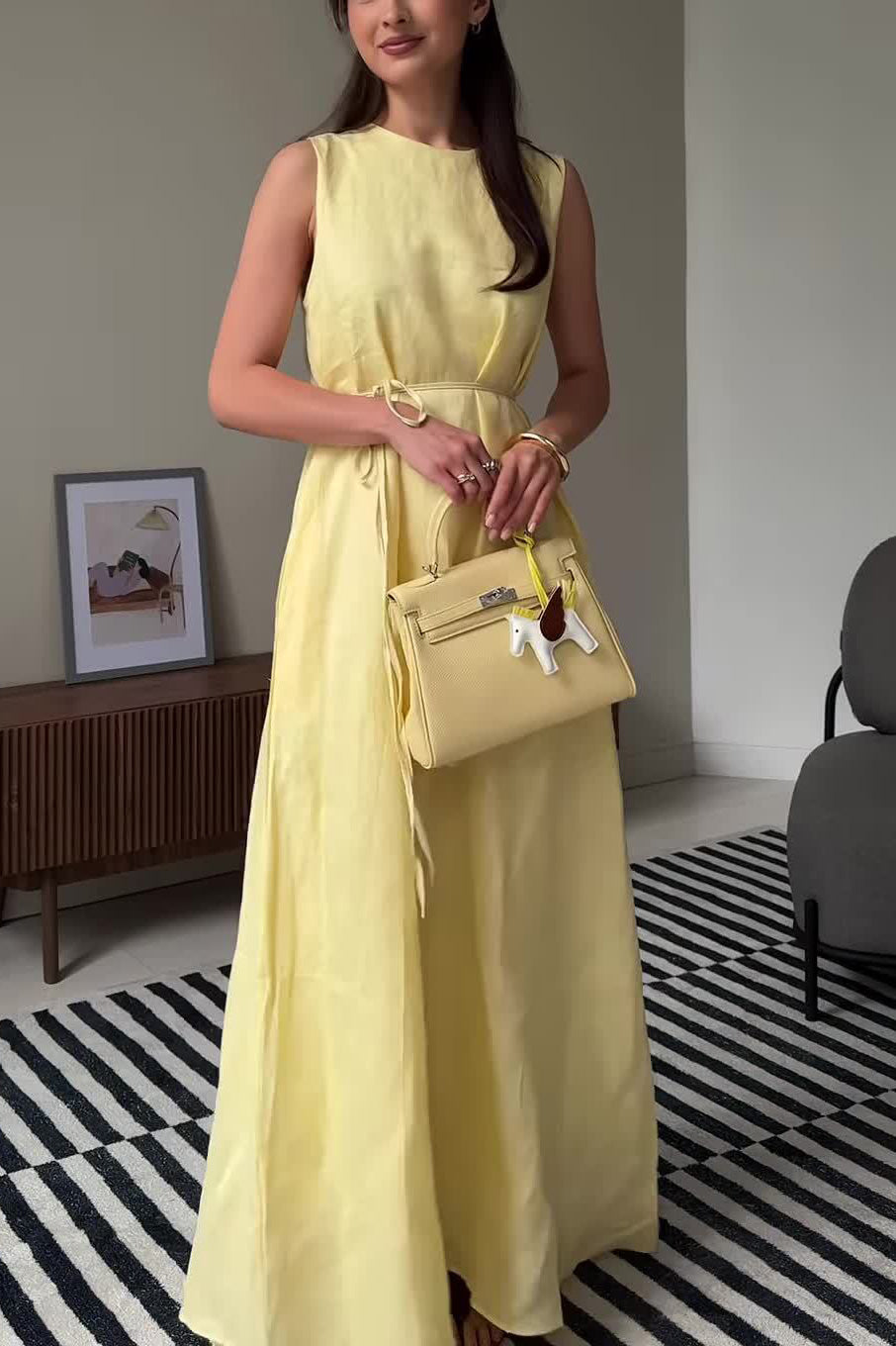 Bequemes, schlichtes, ärmelloses langes Kleid