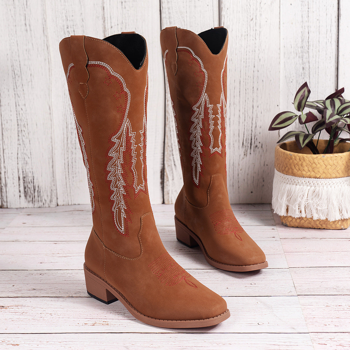 Bottines chevalier brodées à talons épais