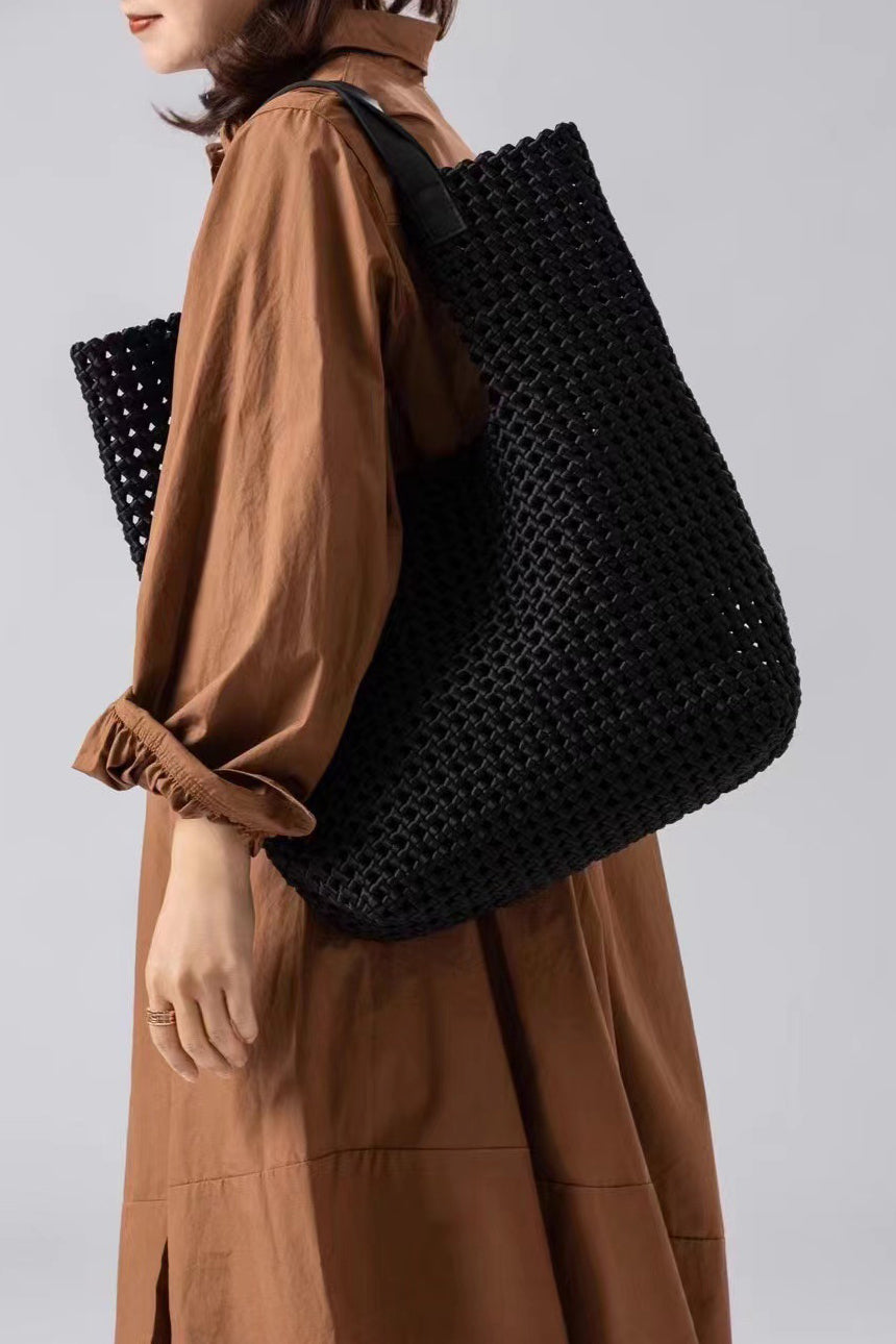 Sac fourre-tout surdimensionné en cuir tissé à la main par un artisan