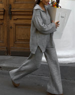 Gemütliches Set aus langärmligem Strickoberteil mit halbem Reißverschluss und Hose mit weitem Bein und Revers