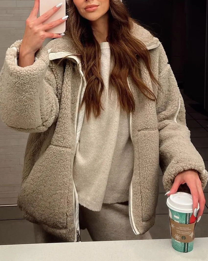 Lockere Fleece-Strickjacke mit Stehkragen und doppelseitigem Reißverschluss