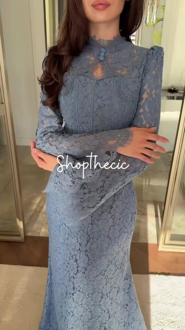 Abito lungo aderente in pizzo con gilet Canopy of Stars