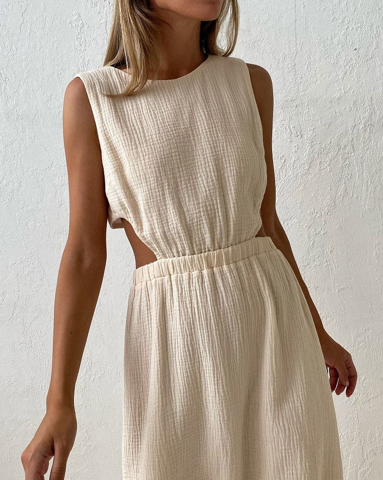 Ärmelloses Kleid mit einem Knopfverschluss auf der Rückseite