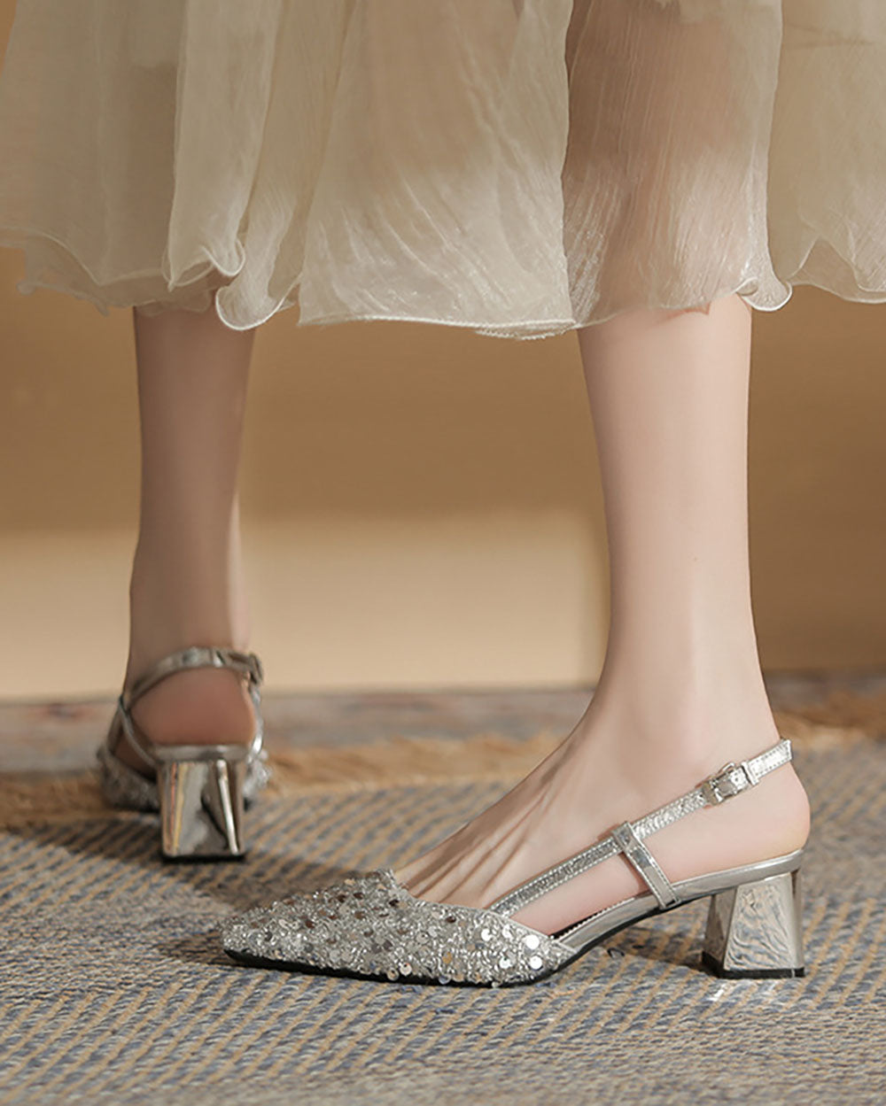 Sandalen mit Pailletten, quadratischer Zehenpartie und klobigem Absatz