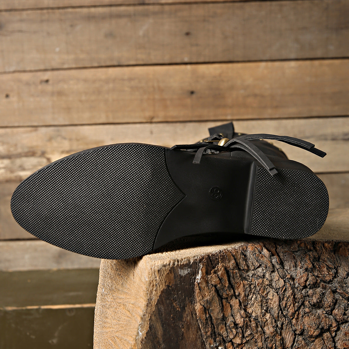 Bottes Martin mi-mollet à pompon et boucle de ceinture à rivets