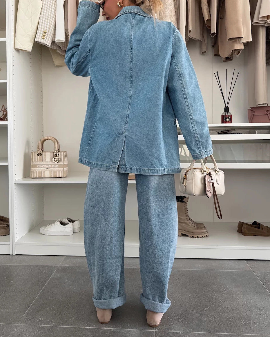 Lässige, lockere Anzugjacke aus verwaschenem blauem Denim