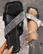 Claquettes romaines à bout carré et strass à bride croisée