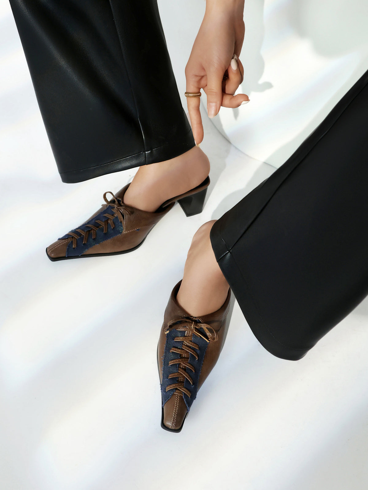 Square high heel pointed toe lace-up stitching mules