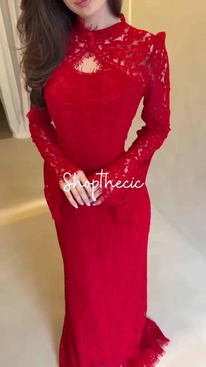 Abito lungo aderente in pizzo con gilet Canopy of Stars