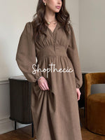 Elegante abito da sera a trapezio con scollo a V