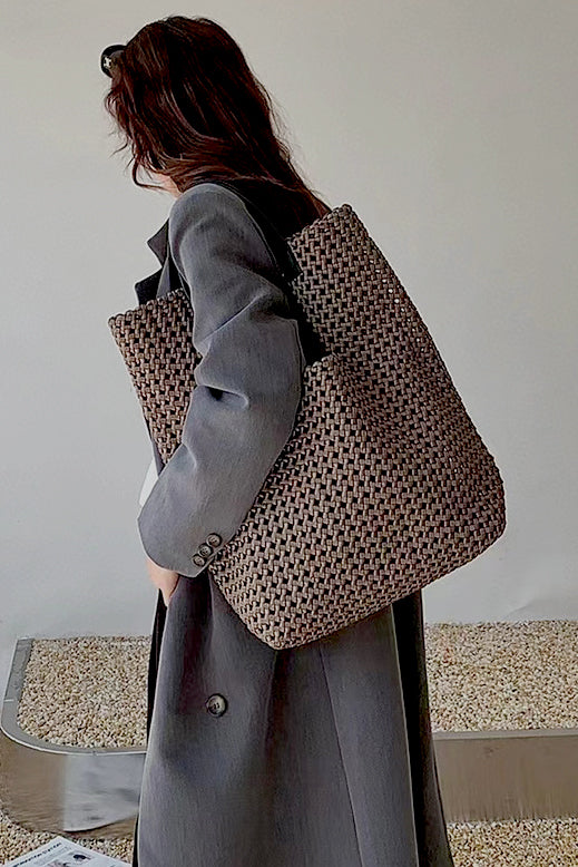 Sac fourre-tout surdimensionné en cuir tissé à la main par un artisan