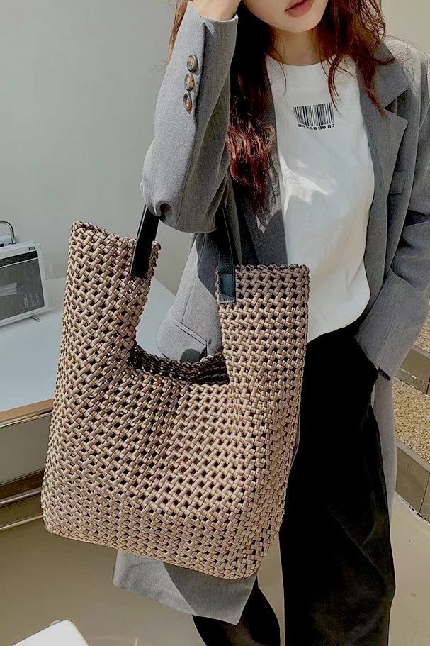 Sac fourre-tout surdimensionné en cuir tissé à la main par un artisan