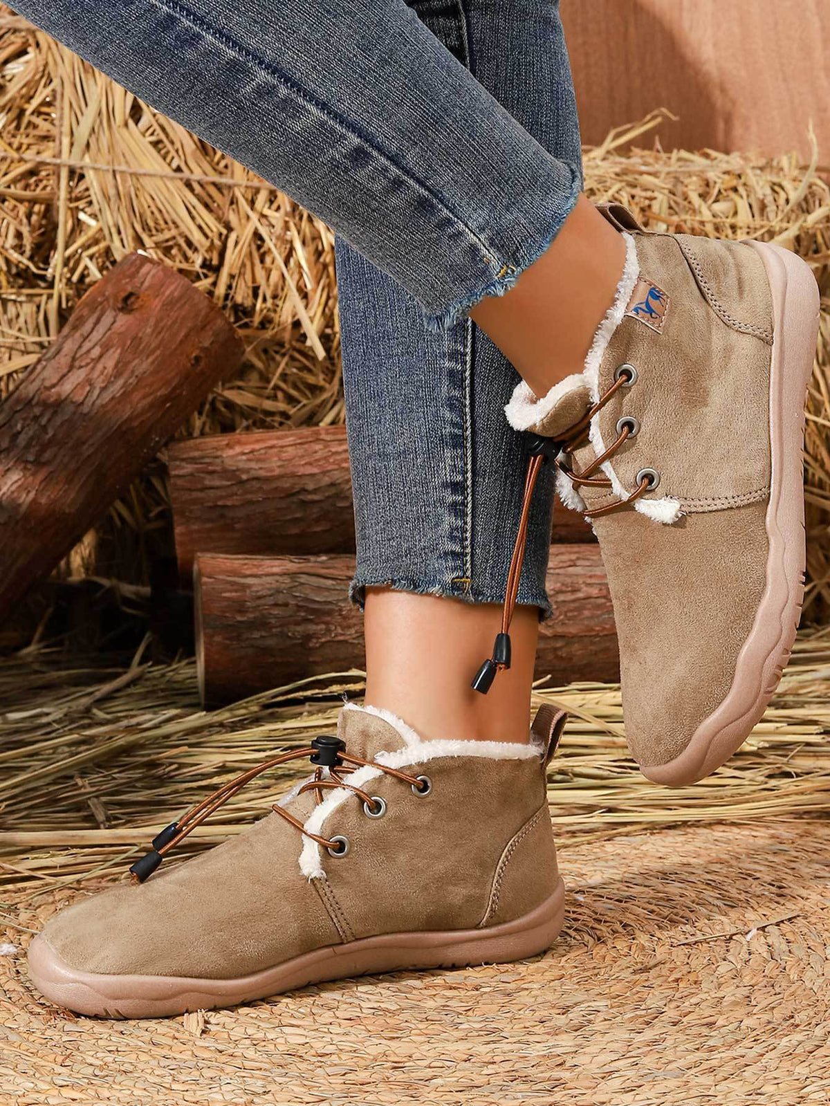 Convenient lacing system plush soft rubber sole snow boots