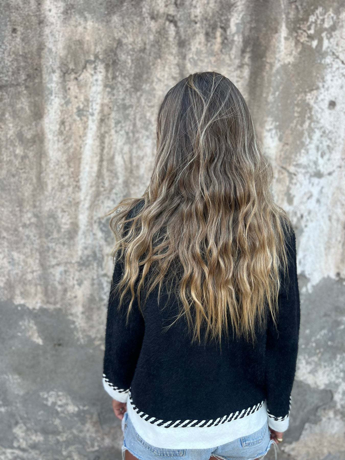 Black and white contrast long-sleeved pocket button knitted jacket