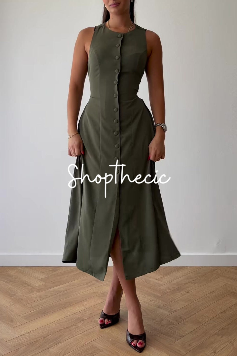Round neck sleeveless single-breasted fitted waist belted maxi dress