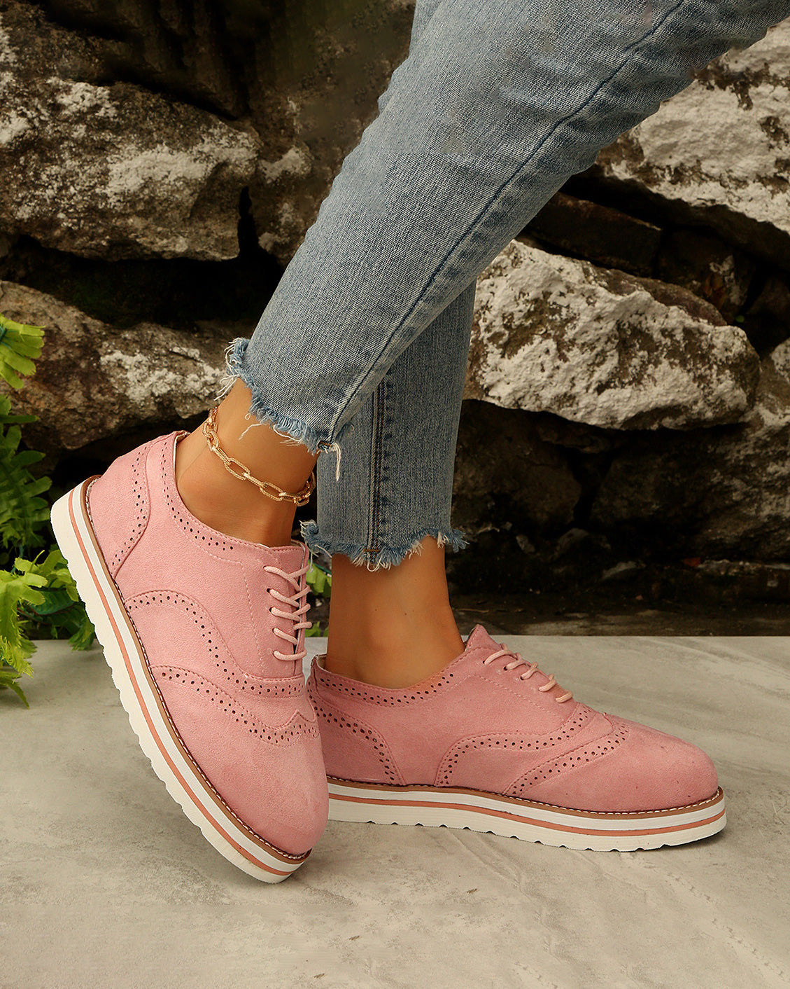 Retro-Slipper aus Wildleder mit runder Zehenpartie und Schaumstoff-Plateau