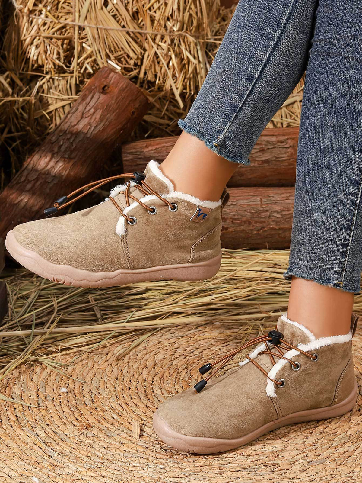 Convenient lacing system plush soft rubber sole snow boots