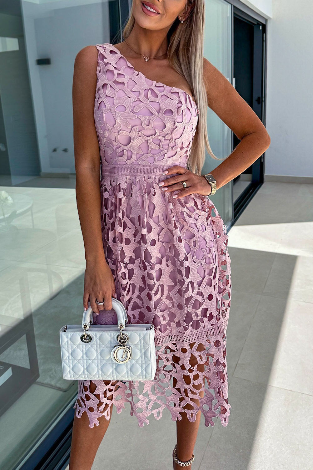 Robe asymétrique en dentelle creuse