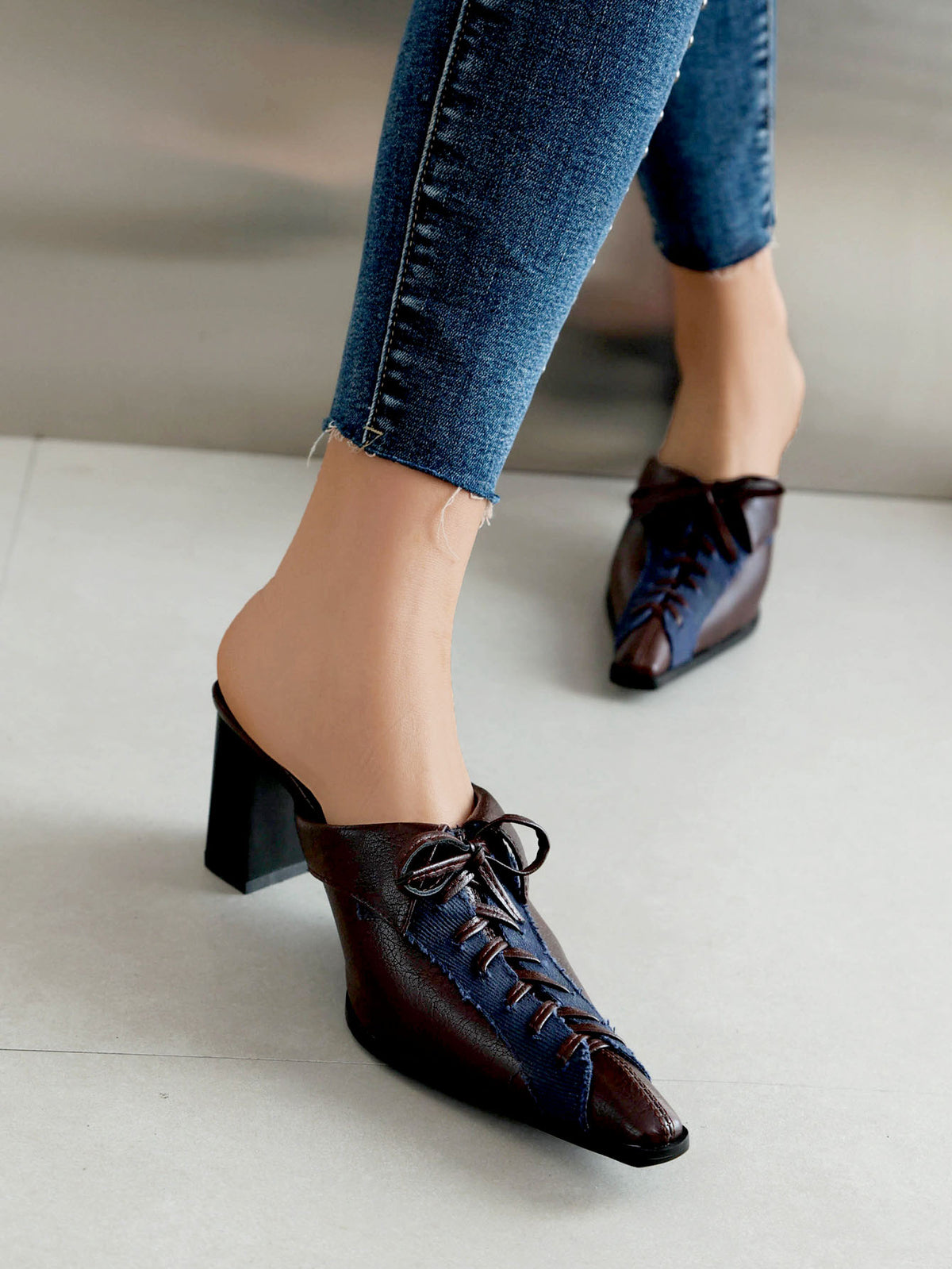 Square high heel pointed toe lace-up stitching mules