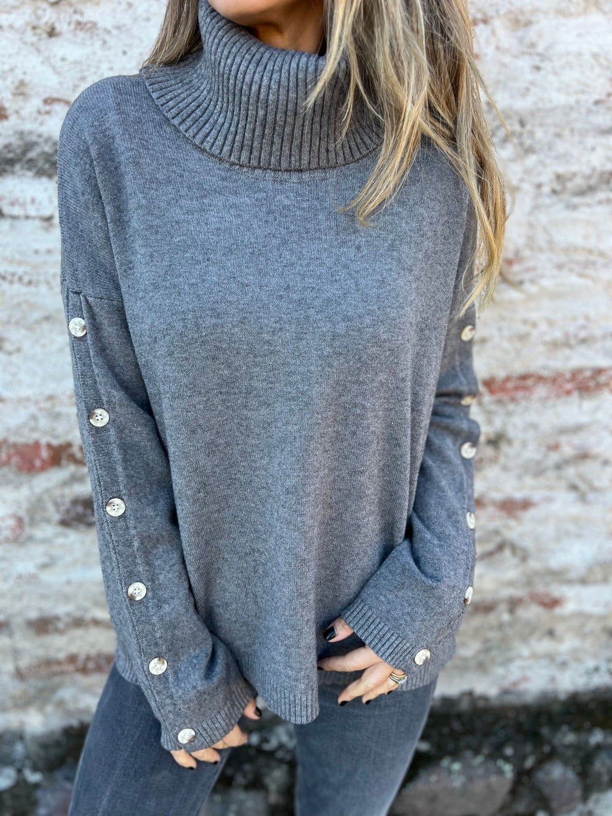 Turtleneck long sleeves button-down sleeves sweater