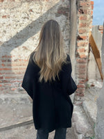 Mittellange, einfarbige, einreihige Strickjacke mit V-Ausschnitt