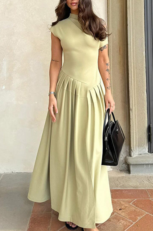 Temperamentvolles, einfarbiges, langes, plissiertes One-Shoulder-Kleid