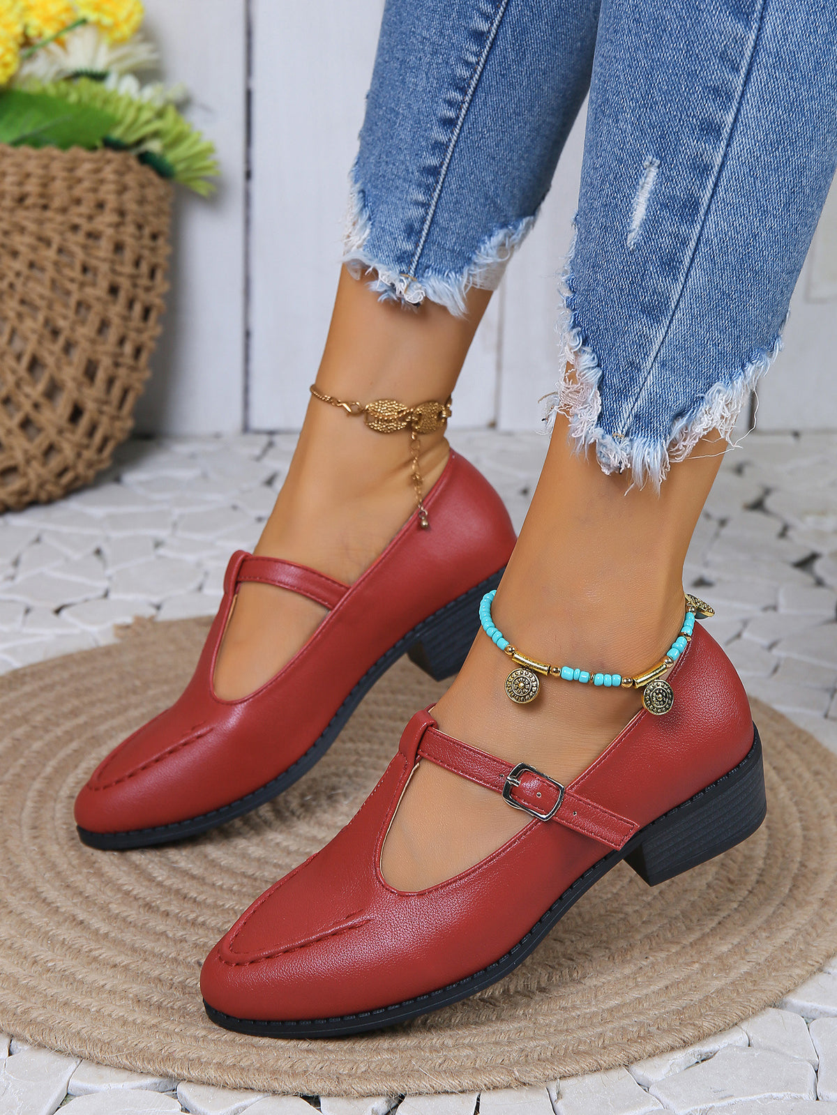 Thick heel square buckle hollow leather shoes