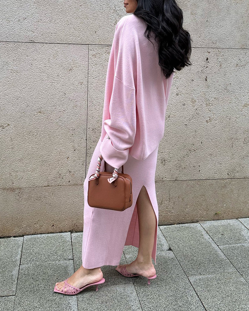 Gemütliches dreiteiliges Set aus gestrickter Langarm-Strickjacke, Unterhemd und Rock