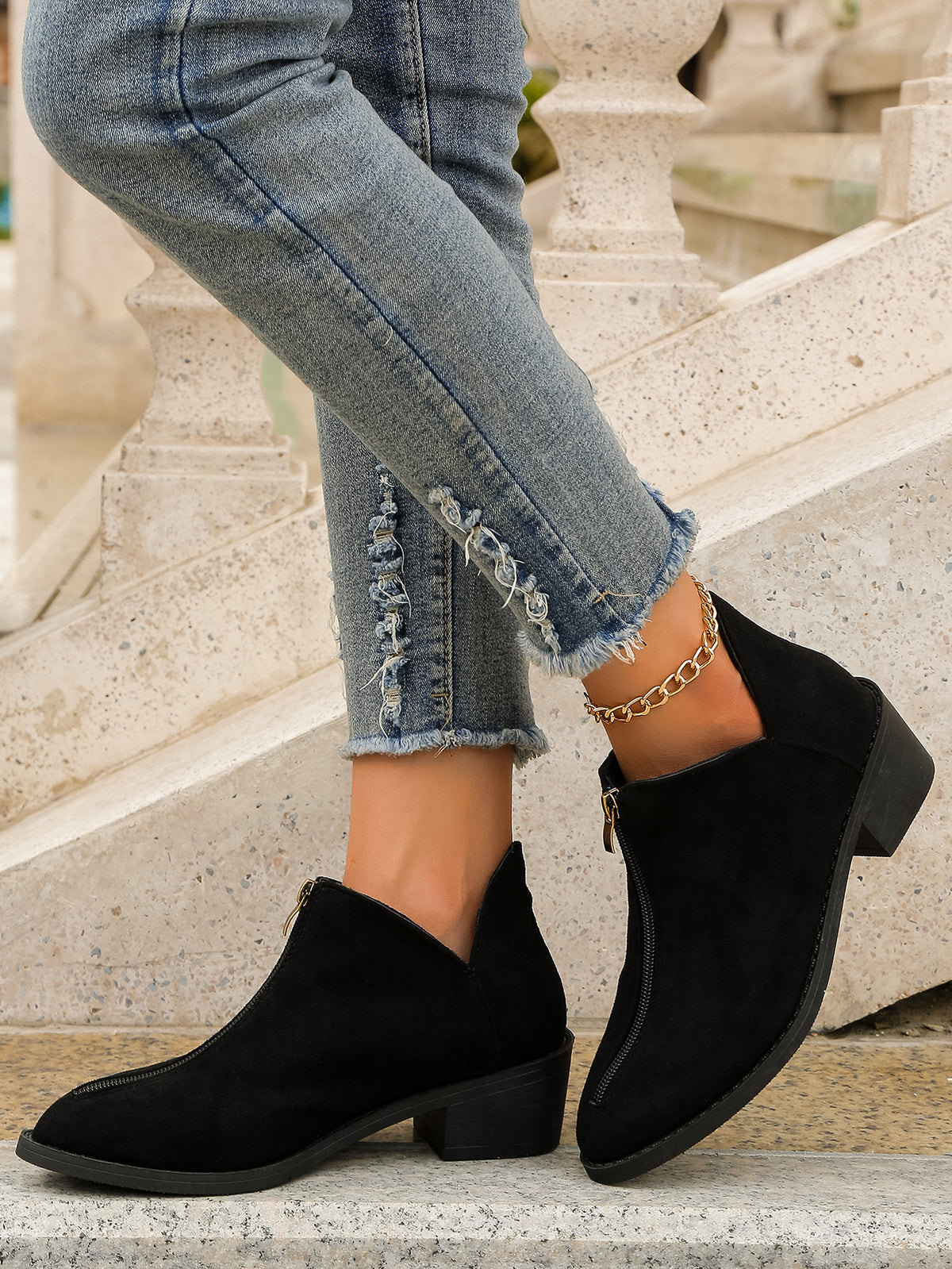 Chaussures Chelsea zippées à pointe fine et couture mi-haute