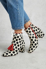 Stivali moderni Maverick con punta quadrata, nappe a pois e tacco medio